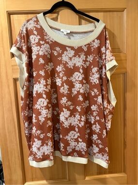 Rust Floral Short-Sleeve Knit Top with Cream Trim -